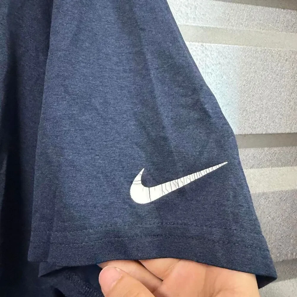 Nike Men's Navy and Black T-shirt